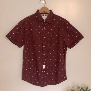 🖤NWOT Denim & Flower Slim Fit Dark Maroon with White Skulls Button Down Sz M